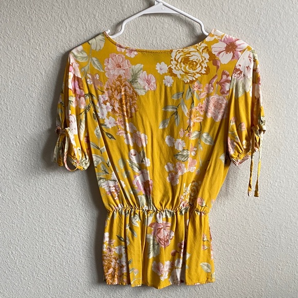 Harve Benard Yellow Floral Blouse - Picture 9 of 12